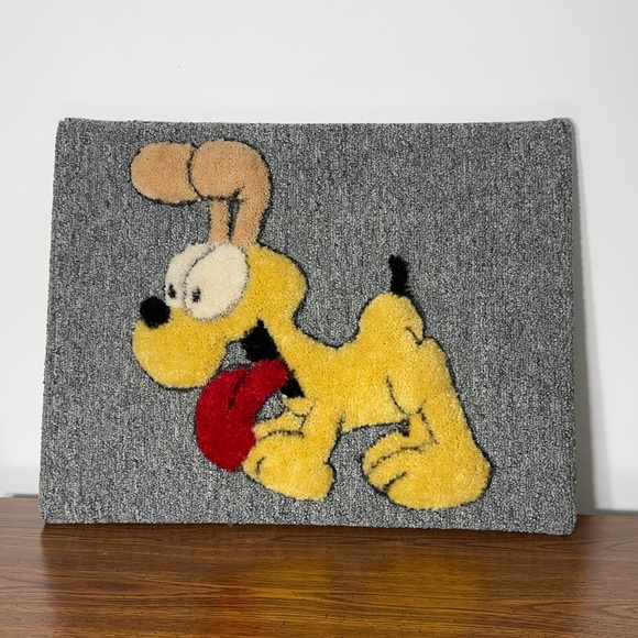 Odie the Dog Carpet Sculpture - Picture 3 of 3